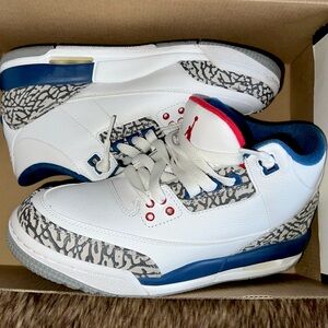 Air Jordan 3 Retro OG BG (size 5.5 Y)👟❤️💙